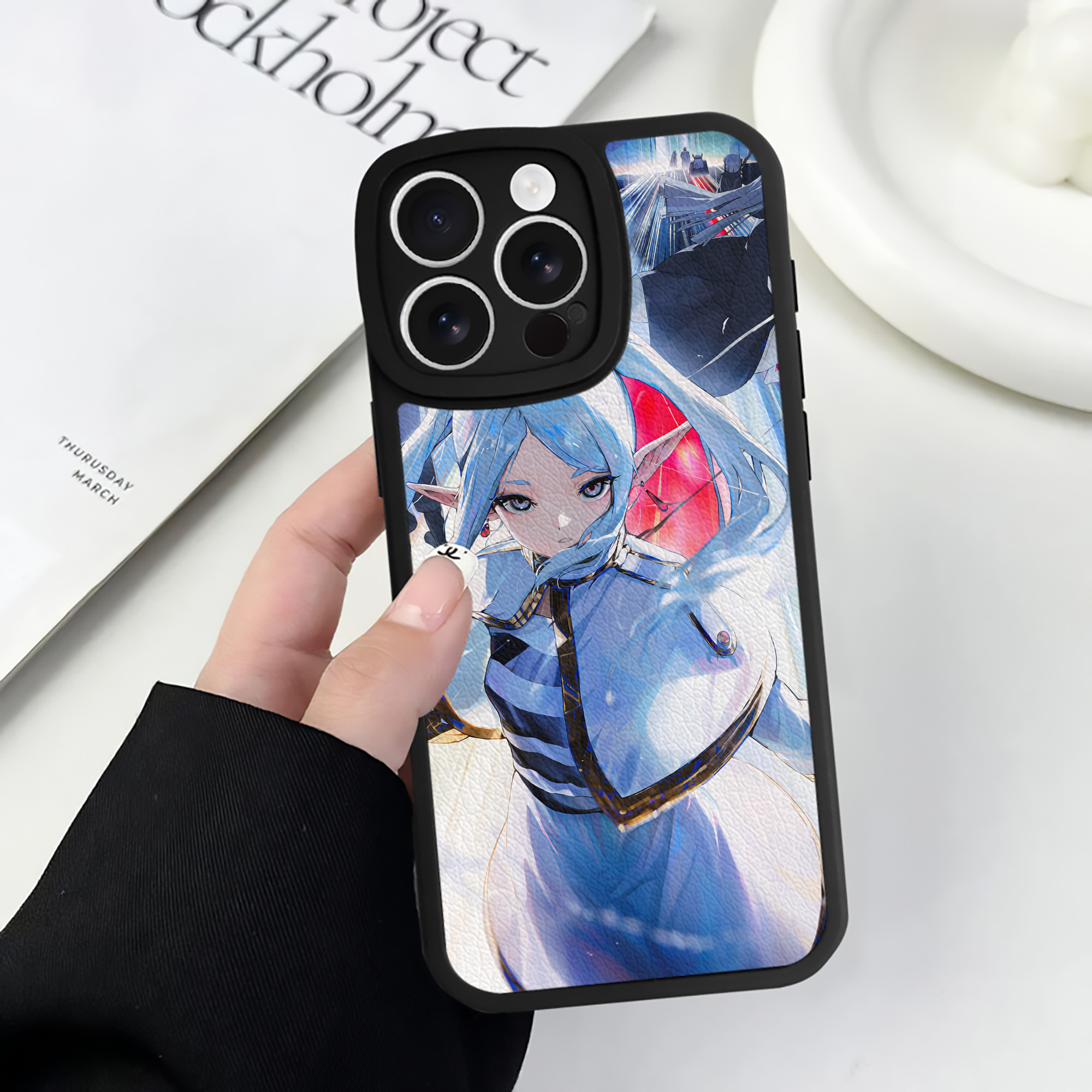 （画像用） 葬送のフリーレン Frieren 【iPhone 16シリーズ対応】シリコンスマホケース（レザー調） 材質：シリコン